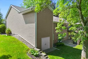 160 Bluff Ridge Ct, Chanhassen, MN 55317 - Photo 57