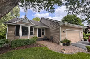 160 Bluff Ridge Ct, Chanhassen, MN 55317 - Photo 1