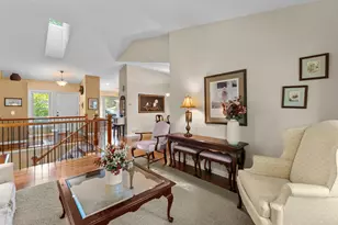 160 Bluff Ridge Ct, Chanhassen, MN 55317 - Photo 5