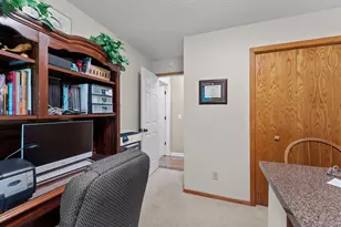 160 Bluff Ridge Ct, Chanhassen, MN 55317 - Photo 33