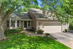 160 Bluff Ridge Ct, Chanhassen, MN 55317 - Photo 1