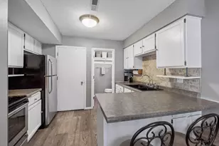 1748 Karis Way, Eagan, MN 55122 - Photo 5