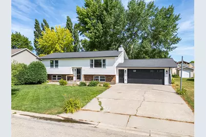 511 4th Avenue NE, Crookston, MN 56716 - Photo 1