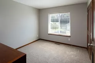 304 Tanager Rd, Mankato, MN 56001 - Photo 17