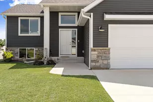 2102 14th Ave NE, Austin, MN 55912 - Photo 3