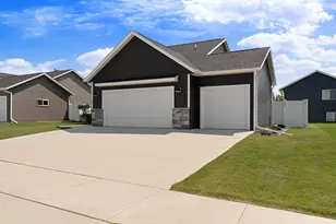 2102 14th Ave NE, Austin, MN 55912 - Photo 5