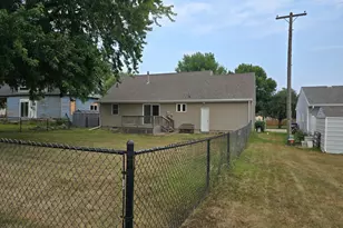 306 E Crawford St, Luverne, MN 56156 - Photo 3