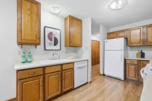 32 11th Ave S, Hopkins, MN 55343 - Photo 9