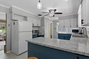 911 16th St SE, Menomonie, WI 54751 - Photo 5