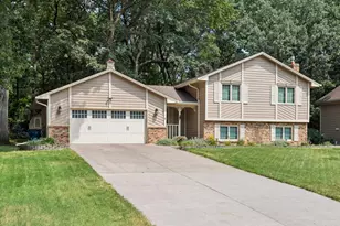 4 Pleasant View Ln, Circle Pines, MN 55014 - Photo 1