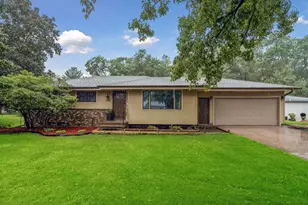 7836 Woodlawn Dr, Mounds View, MN 55112 - Photo 1