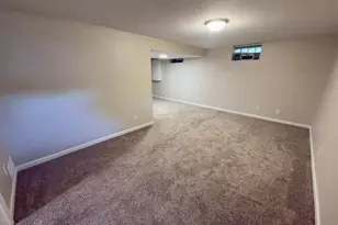 243 Winifred St E, Saint Paul, MN 55107 - Photo 23