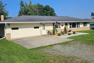 126 Elm Dr, Warroad, MN 56763 - Photo 1