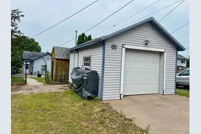 913 Summer Street, Eau Claire, WI 54701 - Photo 5