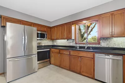 6207 Edgemont Boulevard N, Brooklyn Park, MN 55428 - Photo 3