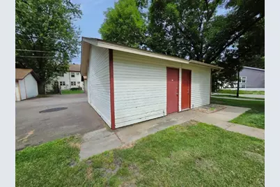 913 Marion Street, Saint Paul, MN 55117 - Photo 3