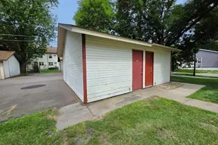 913 Marion St, Saint Paul, MN 55117 - Photo 3