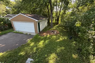 112 McGregor Ave N, Mahtomedi, MN 55115 - Photo 13