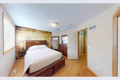 915 Kimberly Lane, Chanhassen, MN 55317 - Photo 33