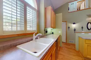 915 Kimberly Ln, Chanhassen, MN 55317 - Photo 9