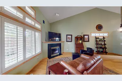 915 Kimberly Lane, Chanhassen, MN 55317 - Photo 13