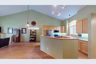 915 Kimberly Lane, Chanhassen, MN 55317 - Photo 5