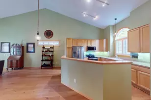 915 Kimberly Ln, Chanhassen, MN 55317 - Photo 5