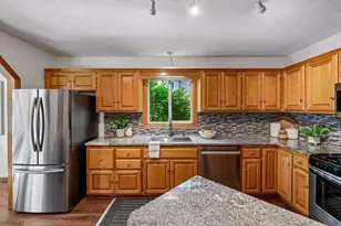 8585 Chanhassen Hills Dr S, Chanhassen, MN 55317 - Photo 11