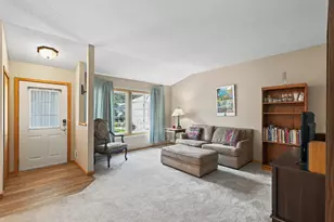 10478 Bay View Ln, Woodbury, MN 55129 - Photo 7