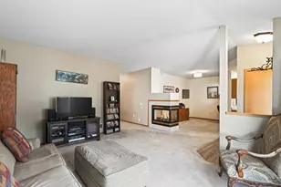 10478 Bay View Ln, Woodbury, MN 55129 - Photo 9