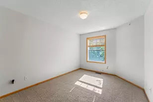 11159 Kinsley St, Eden Prairie, MN 55344 - Photo 33