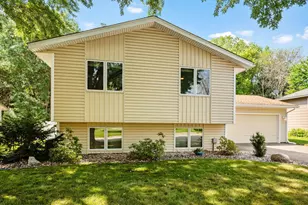 717 Dresden Dr, Chaska, MN 55318 - Photo 1
