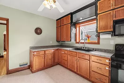 302 Elm Avenue SW, Montgomery, MN 56069 - Photo 9