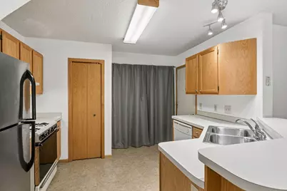 10045 Russell Avenue N #10, Brooklyn Park, MN 55444 - Photo 9