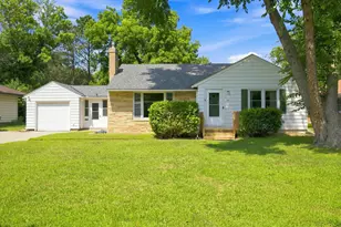 129 S Morningside Dr, Le Sueur, MN 56058 - Photo 1