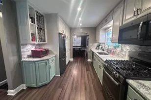 1102 10th St NW, Austin, MN 55912 - Photo 5