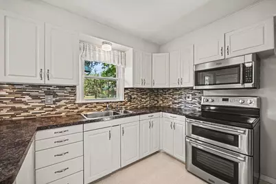 8439 Colfax Avenue S, Bloomington, MN 55420 - Photo 9