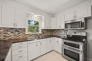8439 Colfax Ave S, Bloomington, MN 55420 - Photo 9
