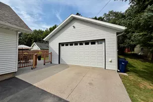 719 N Broadway, Fergus Falls, MN 56537 - Photo 3