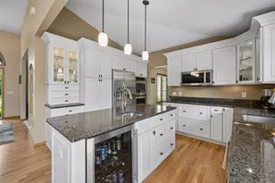 191 S Shore Ct, Chanhassen, MN 55317 - Photo 31