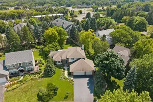 191 S Shore Ct, Chanhassen, MN 55317 - Photo 3