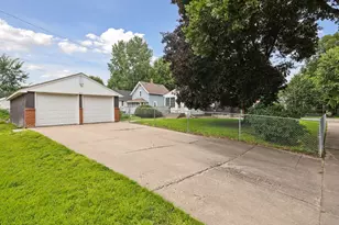 409 Milton Street S, Saint Paul, MN 55102 - Photo 49
