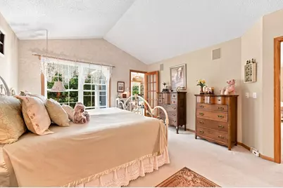 132 Wedgewood Court, Mahtomedi, MN 55115 - Photo 33
