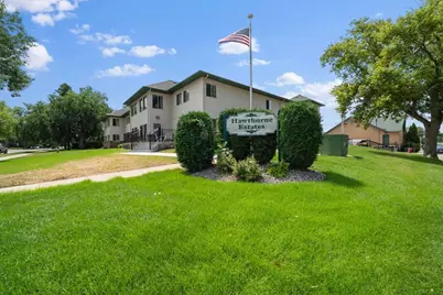 912 Hawthorne Street #104, Alexandria, MN 56308 - Photo 1