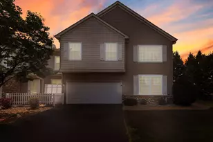 1899 Wildflower Ct, Shoreview, MN 55126 - Photo 3