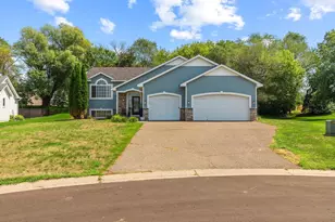 2733 Galway Ct, Hudson, WI 54016 - Photo 3