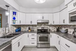 514 Laredo Ln, Chanhassen, MN 55317 - Photo 11