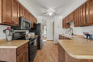3916 Gershwin Ave N, Oakdale, MN 55128 - Photo 7