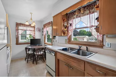 1582 Hoyt Avenue E, Saint Paul, MN 55106 - Photo 3