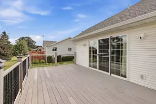 109 Anglewood Dr, Kenyon, MN 55946 - Photo 9